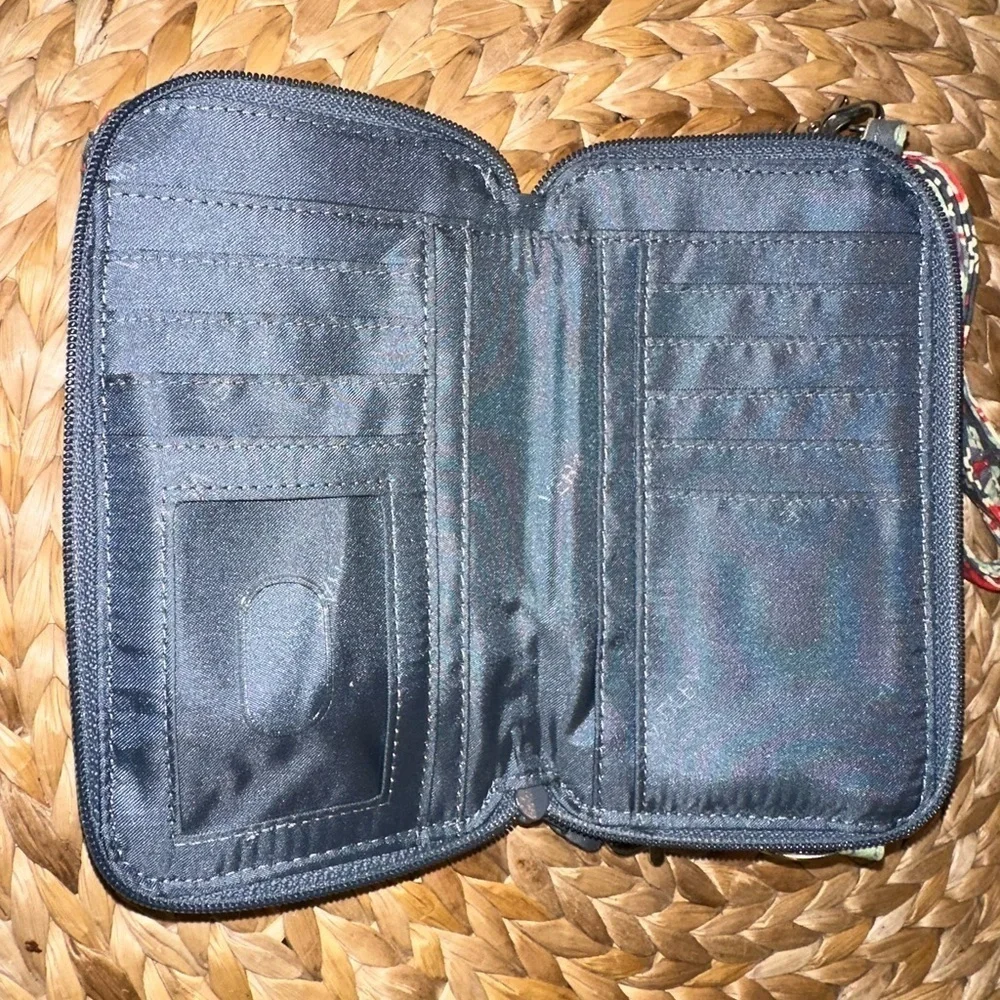 UGC Vera Bradley Nomadic Blossom Quilt Clutch Wristlet Gray Blue Full Zip Floral